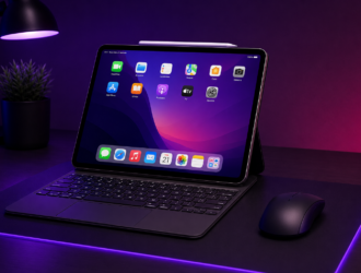 iPad Pro de alumínio fino equipado com teclado portátil